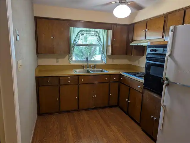 Listing Photo 9