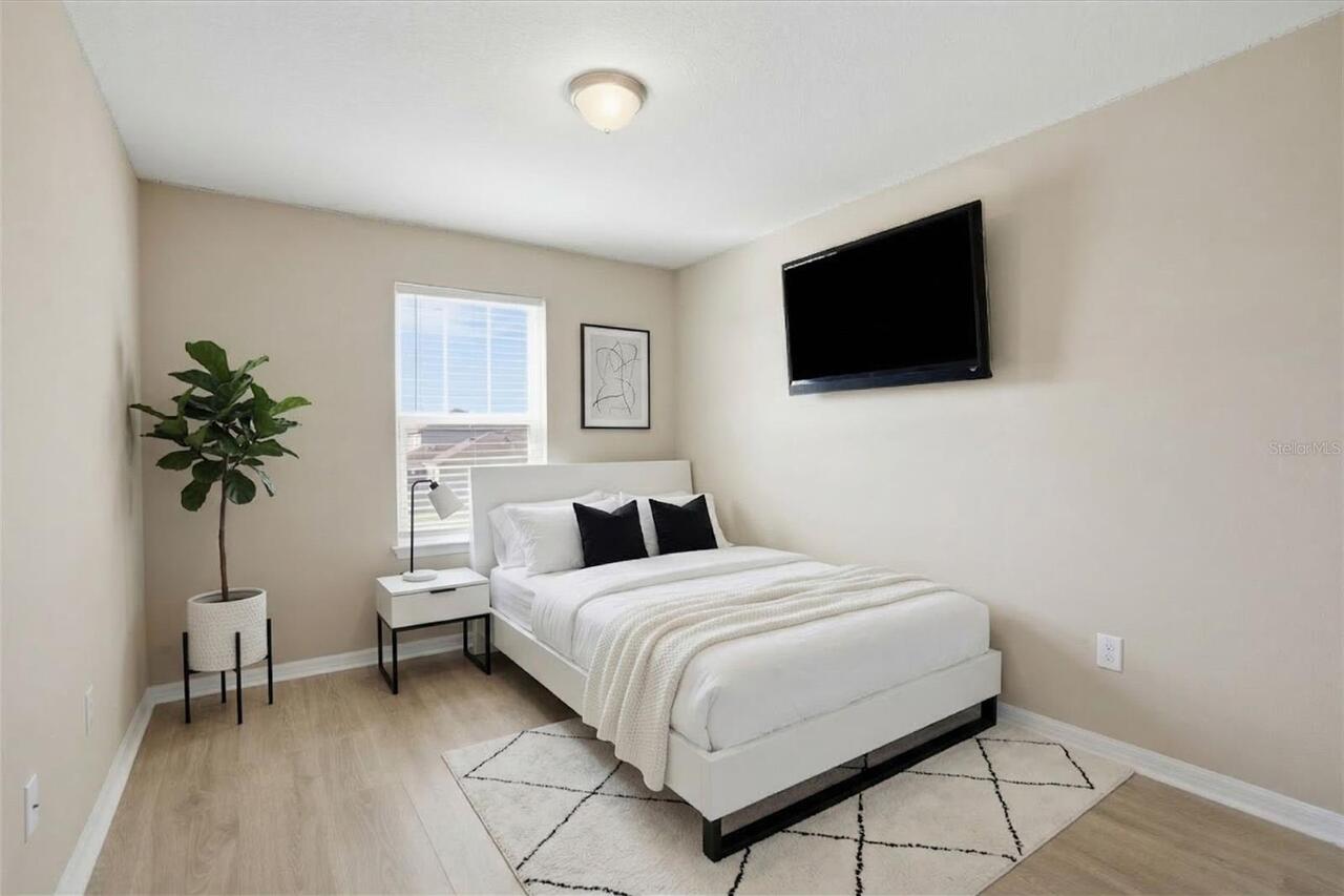 Listing Photo 12