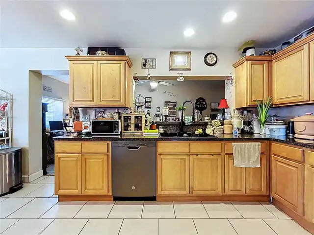Listing Photo 11