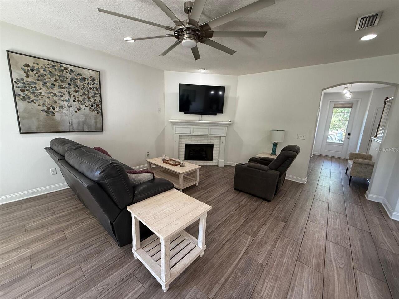 Listing Photo 8