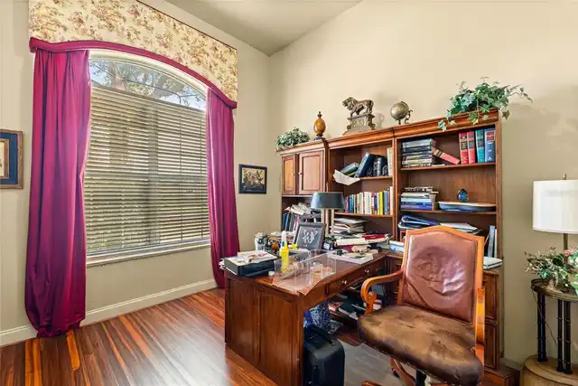 Listing Photo 9