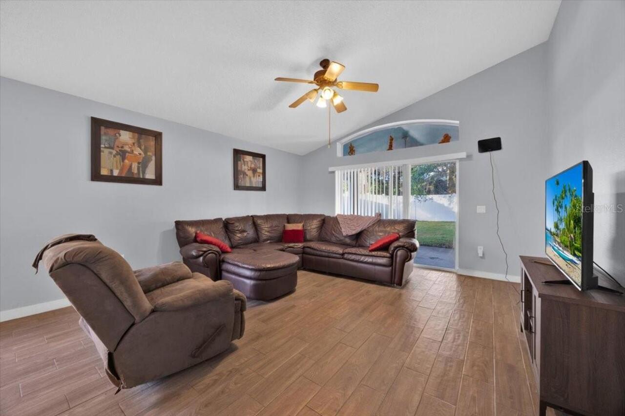 Listing Photo 12