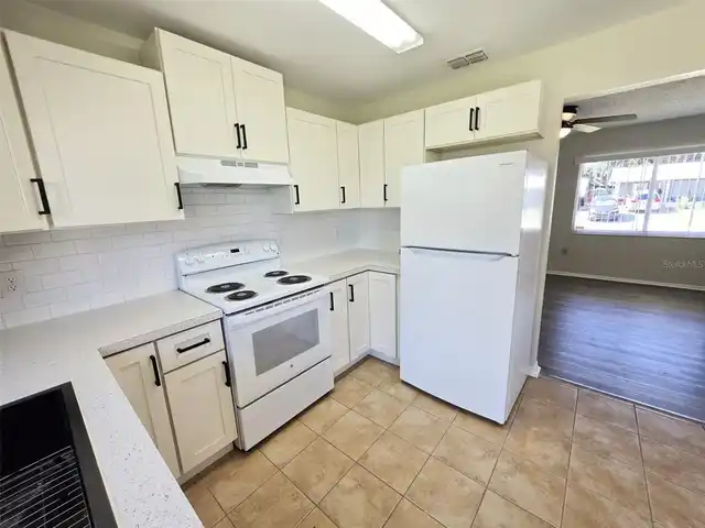 Listing Photo 9