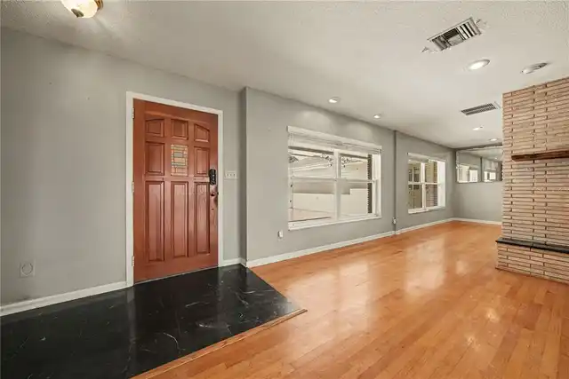 Listing Photo 9