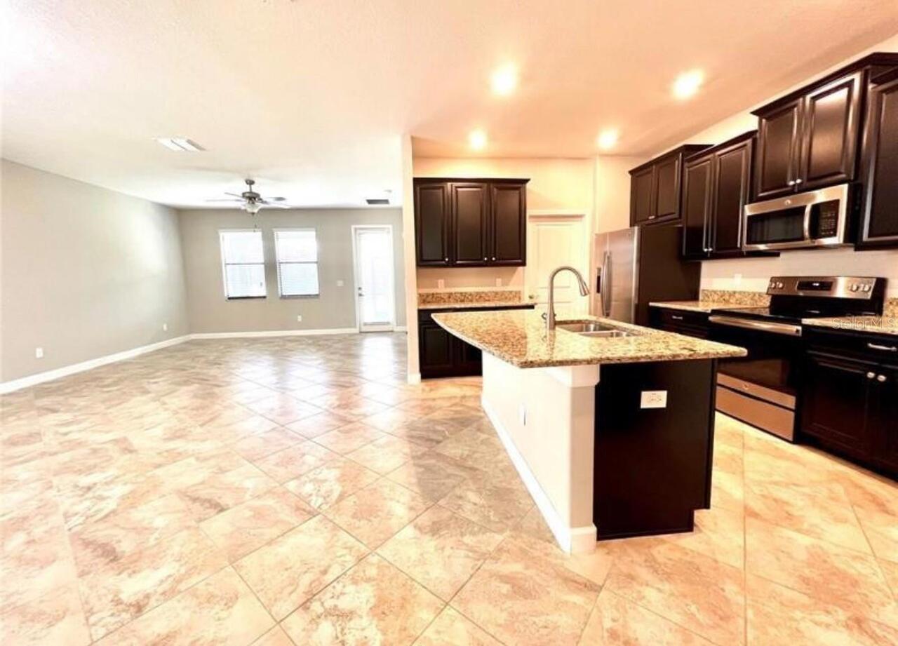 Listing Photo 12