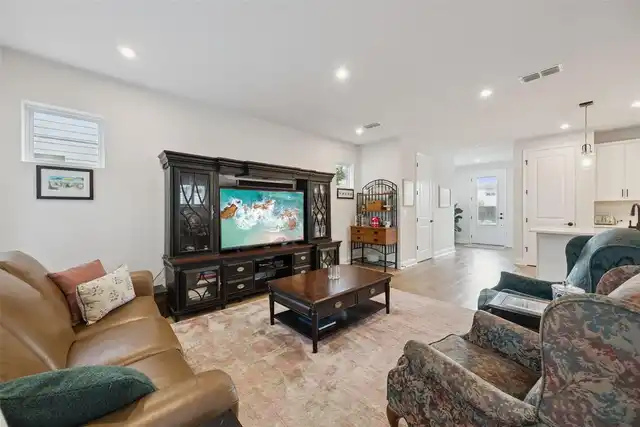 Listing Photo 16