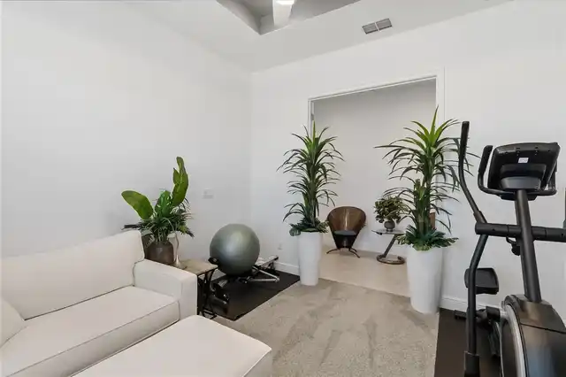 Listing Photo 12
