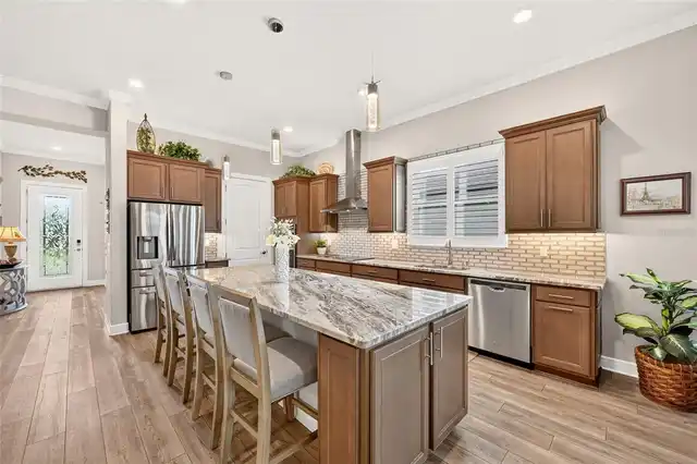 Listing Photo 11
