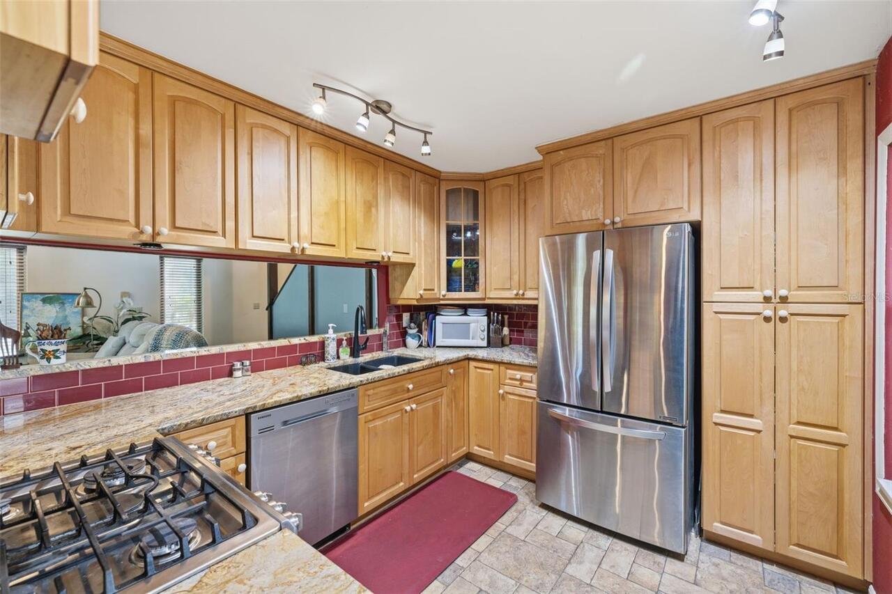 Listing Photo 12