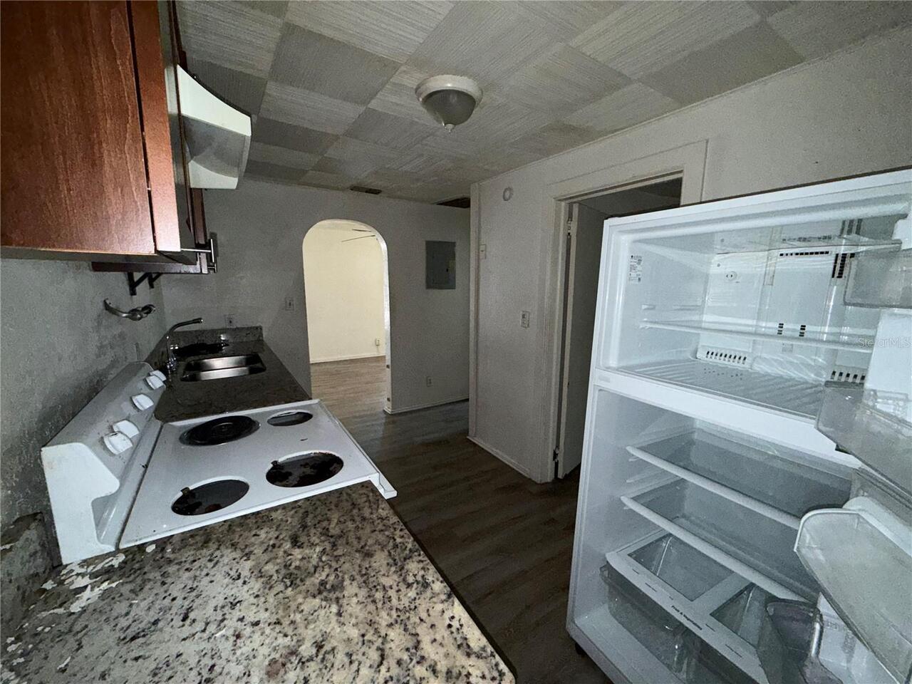 Listing Photo 8