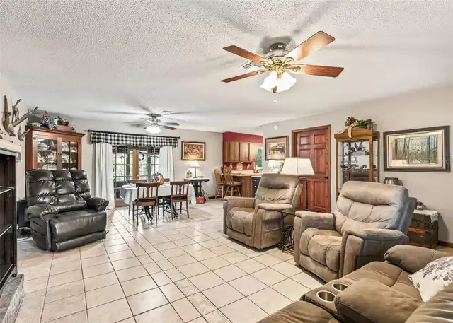 Listing Photo 10