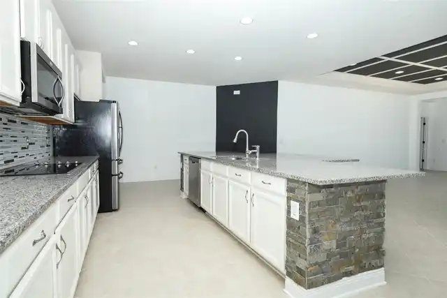 Listing Photo 16