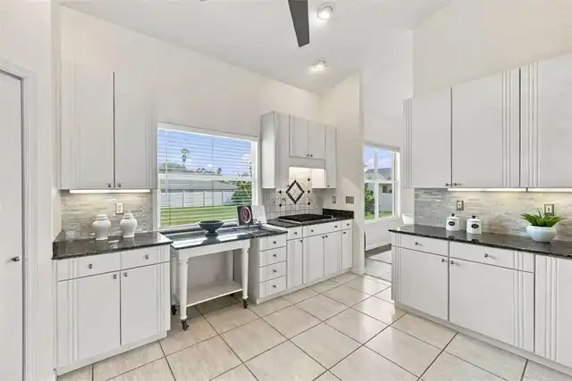 Listing Photo 12