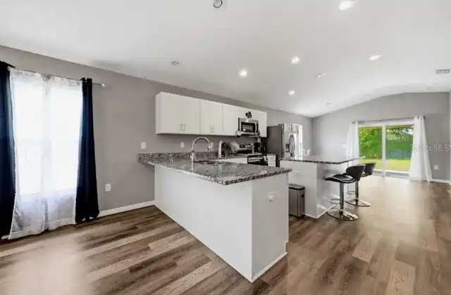 Listing Photo 8