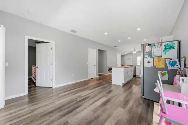 Listing Photo 11