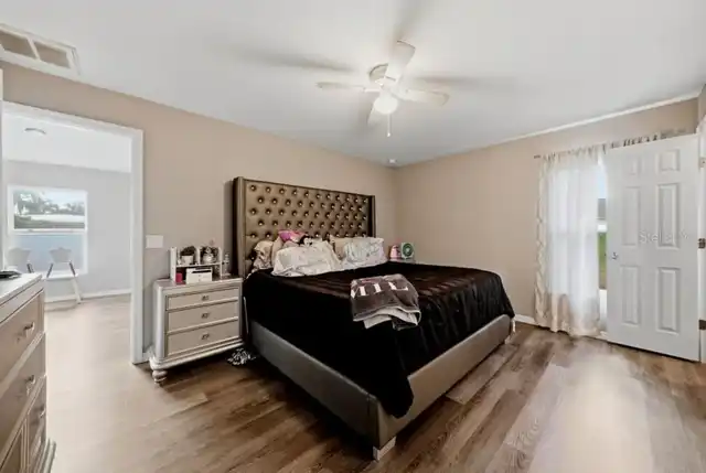 Listing Photo 12