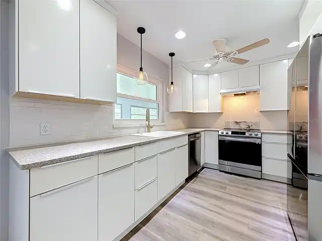 Listing Photo 12