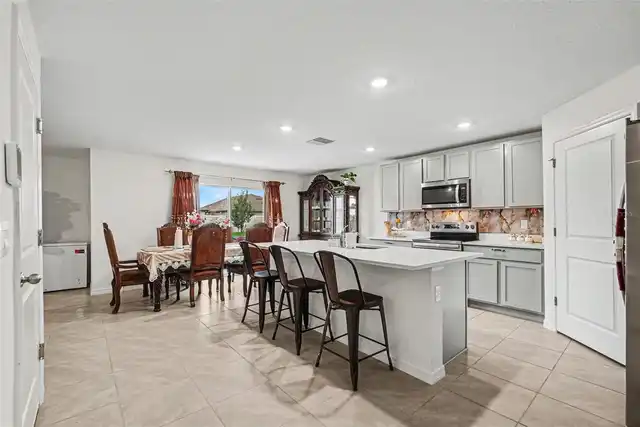 Listing Photo 10