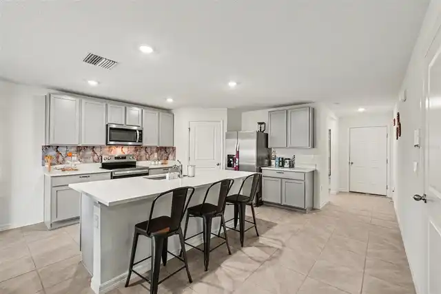Listing Photo 11