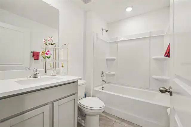 Listing Photo 12