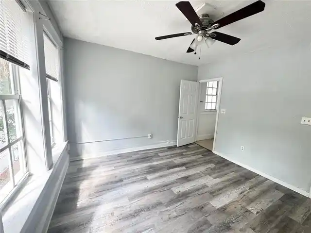 Listing Photo 11
