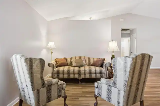 Listing Photo 7
