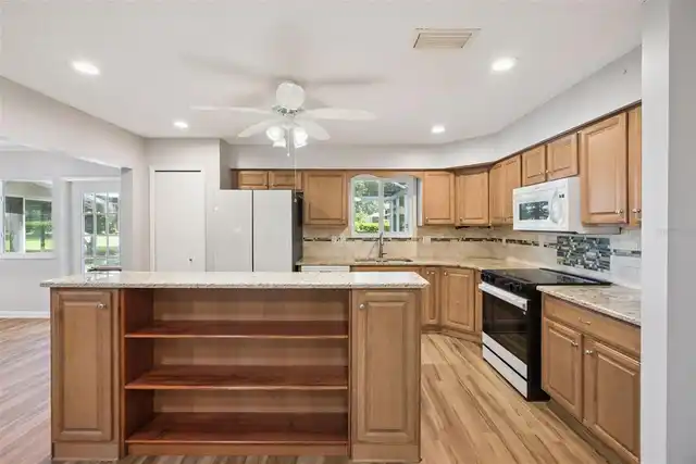 Listing Photo 12