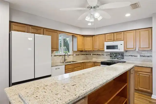 Listing Photo 14