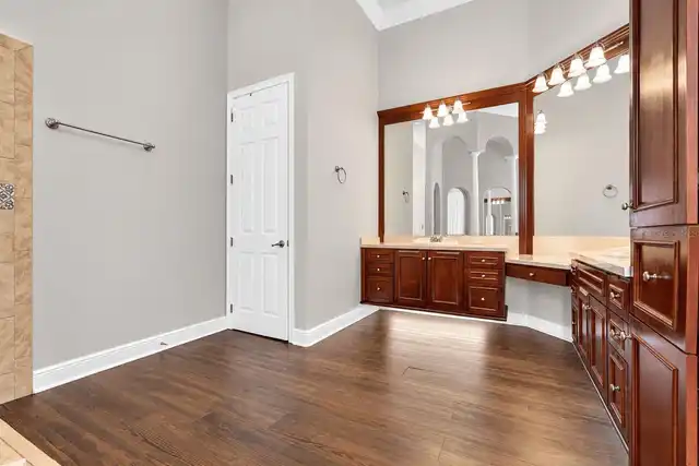 Listing Photo 8