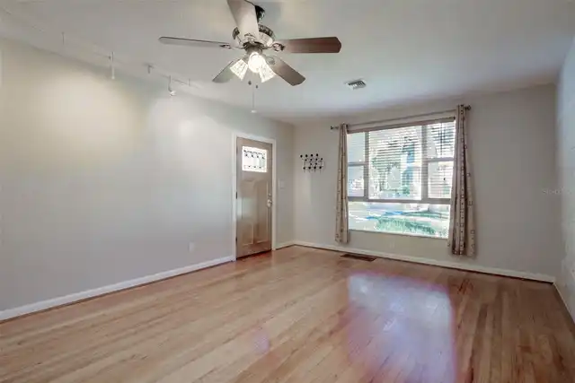 Listing Photo 7