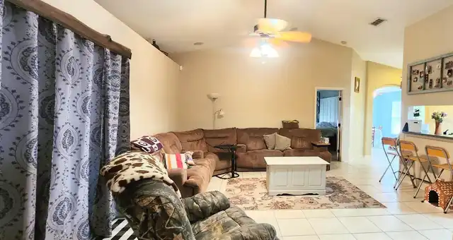 Listing Photo 12