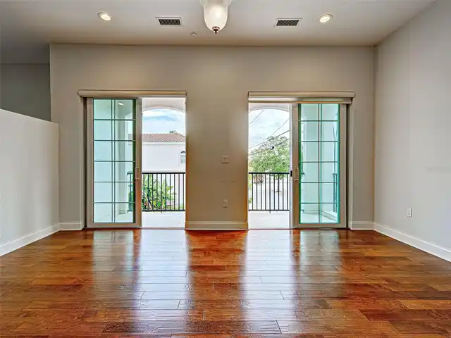 Listing Photo 9