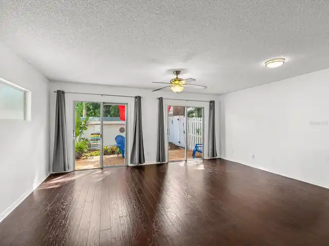 Listing Photo 11