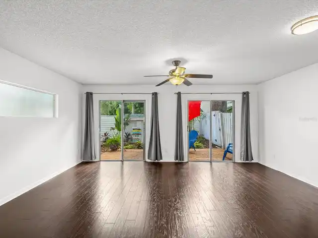 Listing Photo 12