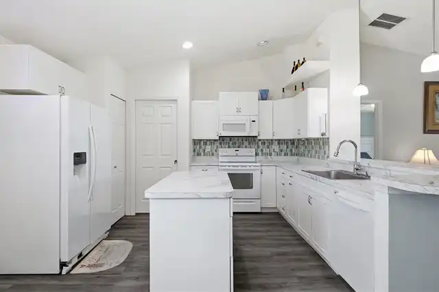 Listing Photo 17