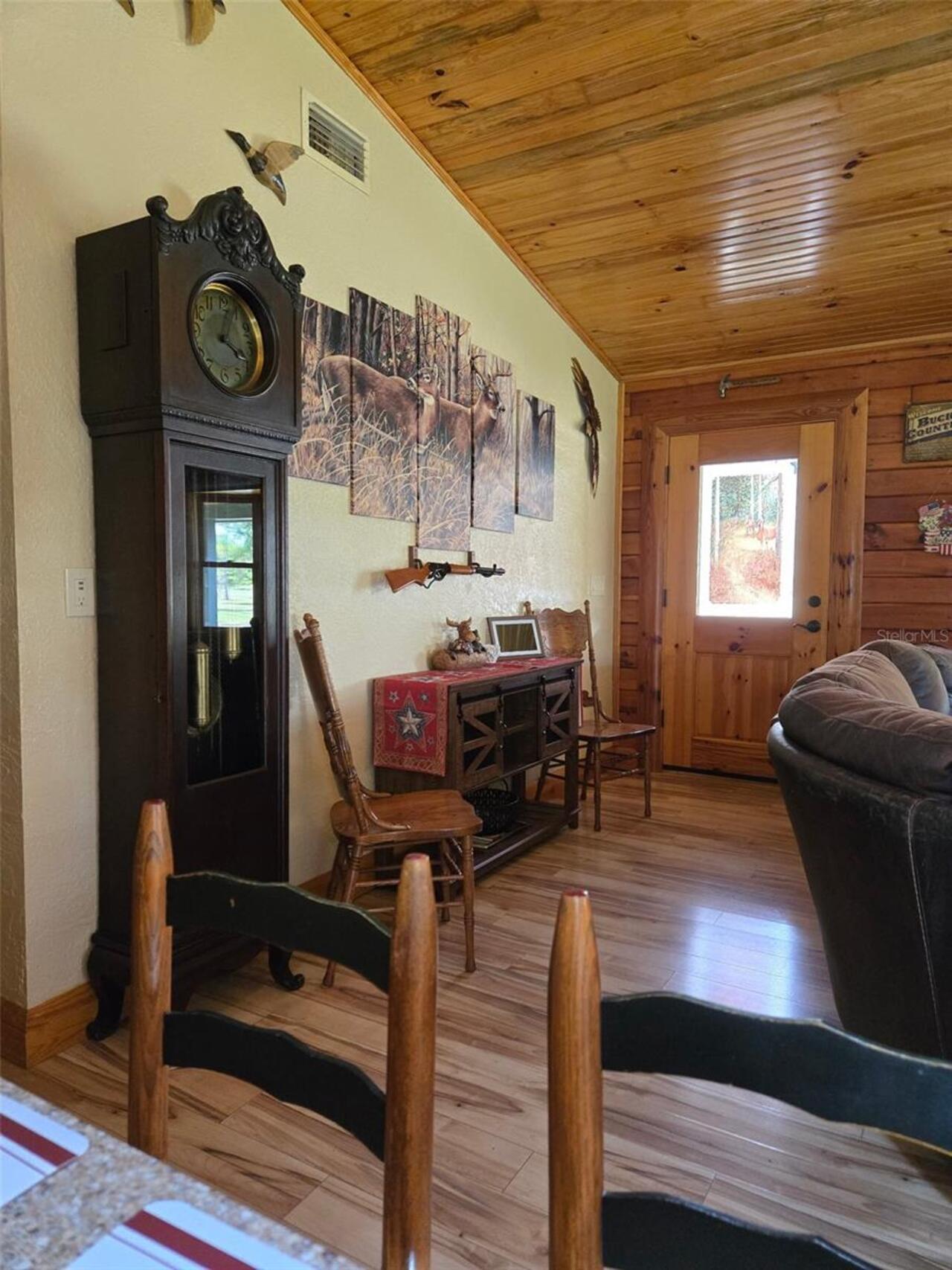 Listing Photo 12