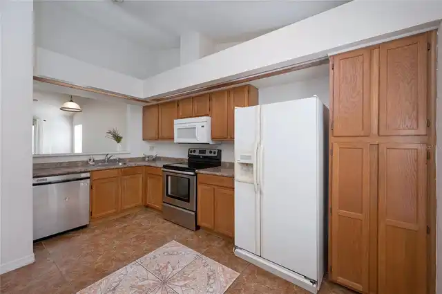 Listing Photo 6