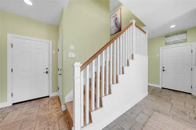Listing Photo 10