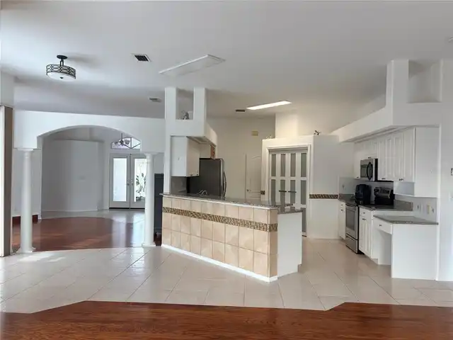 Listing Photo 9