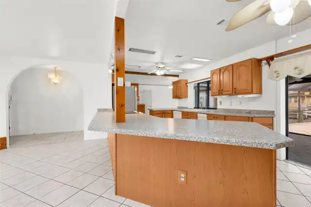 Listing Photo 14