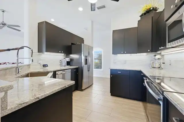 Listing Photo 12