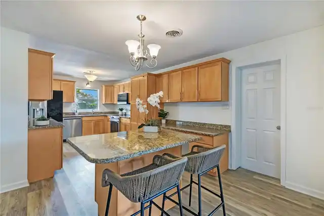 Listing Photo 8