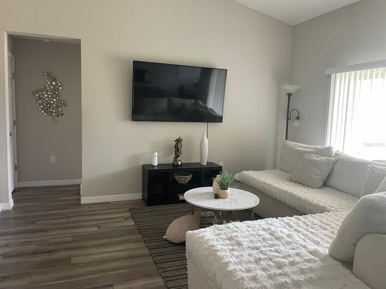Listing Photo 8