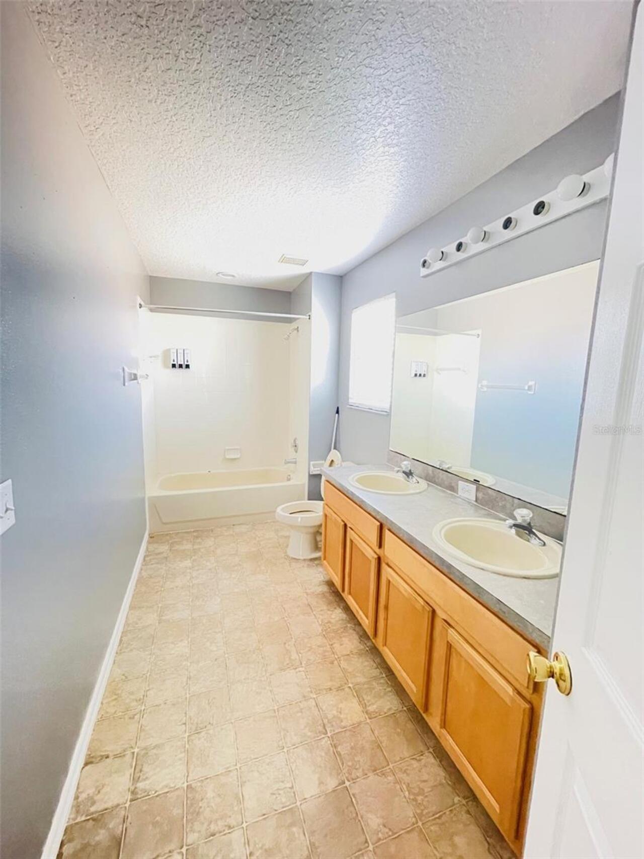 Listing Photo 12