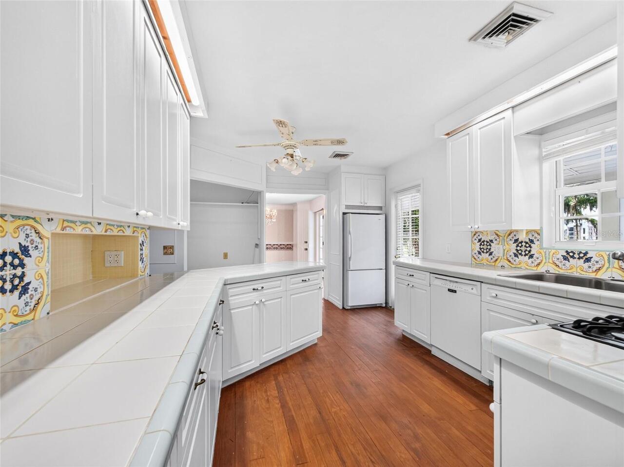 Listing Photo 11
