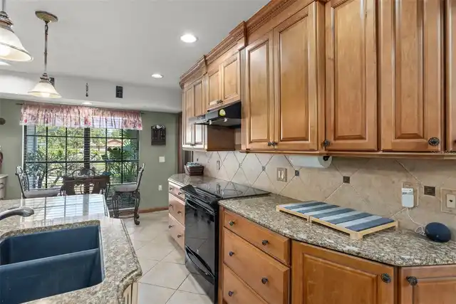 Listing Photo 12