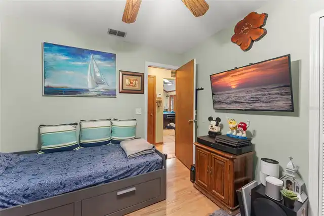 Listing Photo 18