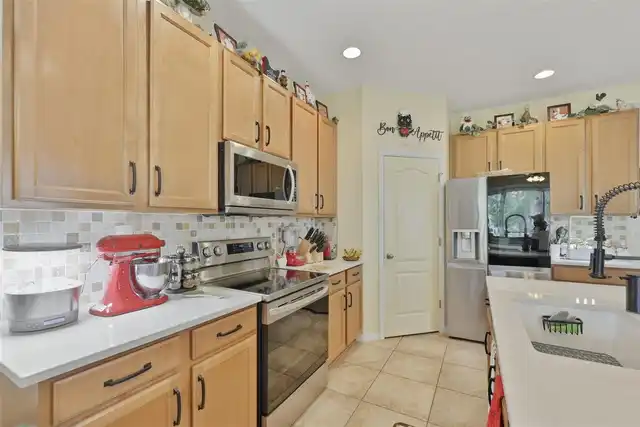 Listing Photo 10