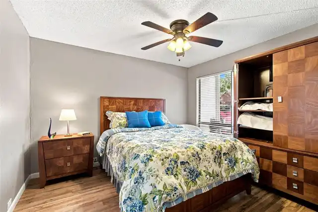 Listing Photo 12