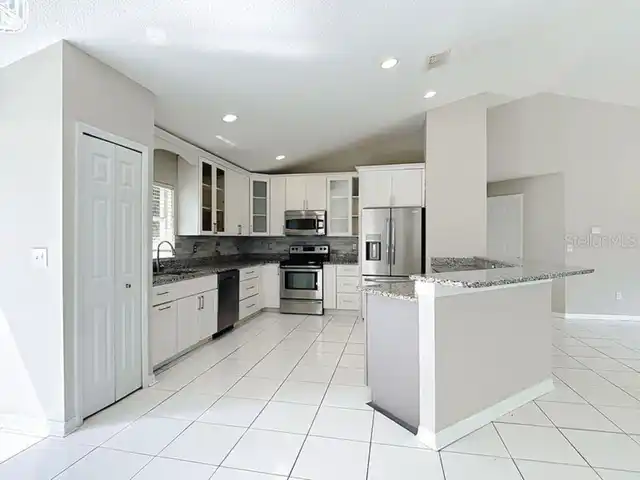 Listing Photo 10